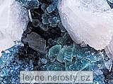 heulandit + chalcedon + apofylit
