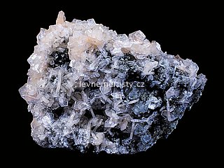 stilbit + kalcit + chalcedon